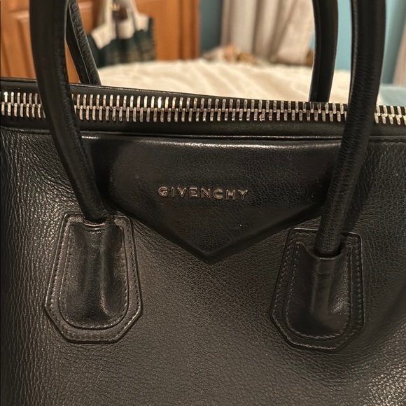 ✨HP✨ Givenchy Antigona Bag - Picture 6 of 15